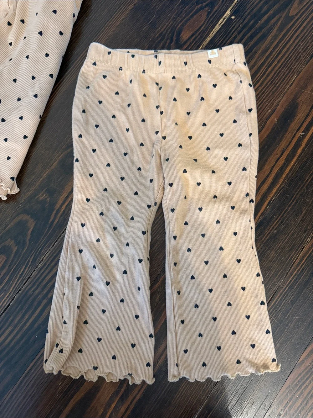 GAP Beige Ribbed Heart Set with Black Hearts